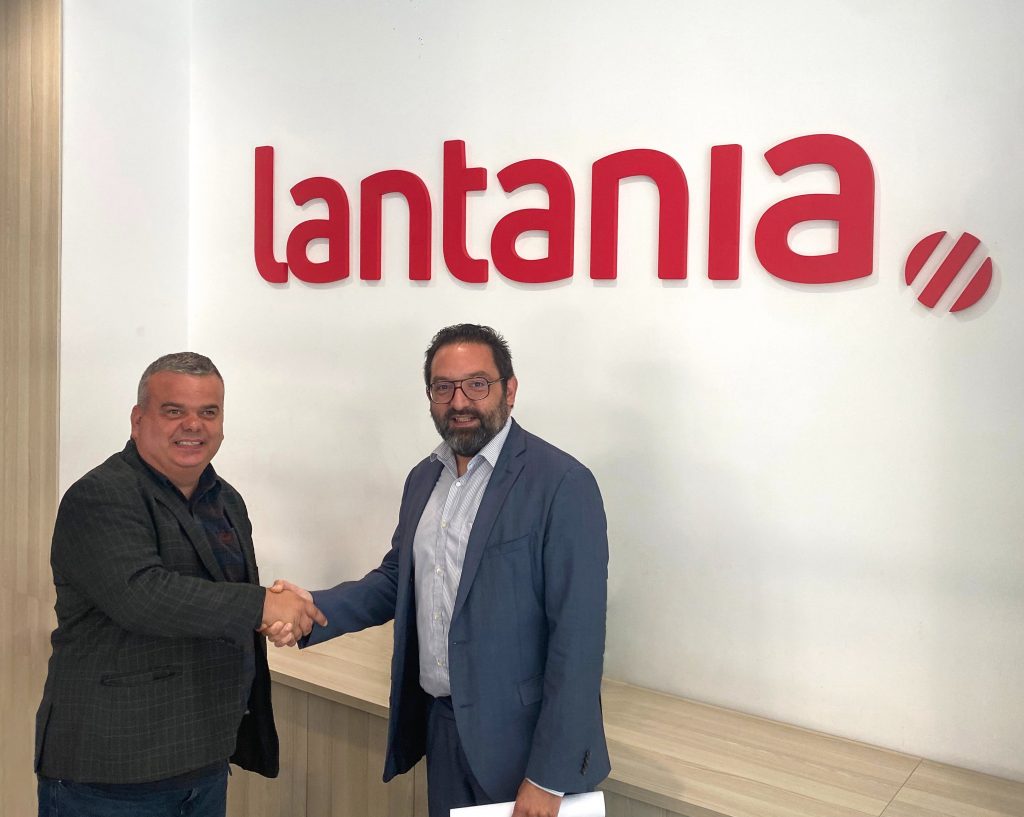 El director de Arquitectura de Cortizo, Daniel Lainz, y el director de Compras de Lantania, Ignacio Chacón.